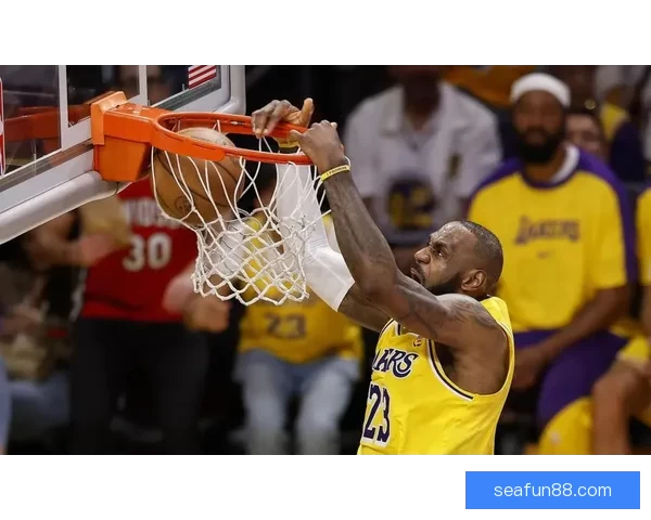 詹姆斯出战1612场历史第一超越帕里什终结29年纪录